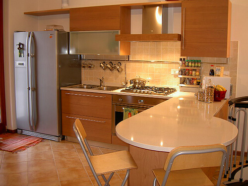 kitchen-cleaning-tip-clearing-clutter1