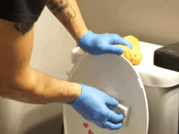 Cleaner Cleaning the Commode